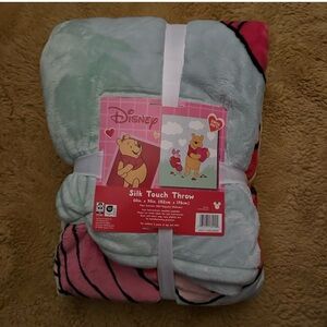 Disney Silk Touch Throw with Winnie the Pooh - Light Green and Pink